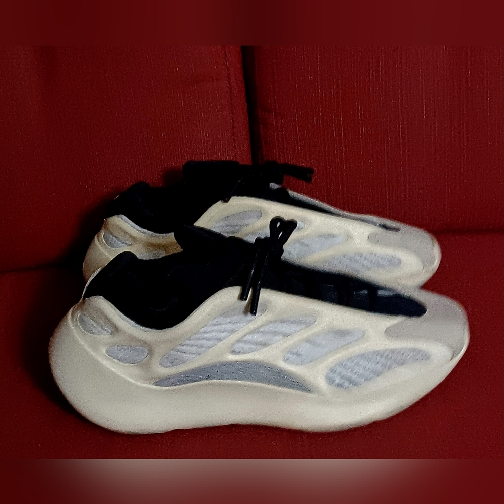 COPY - Yeezy 700 V3